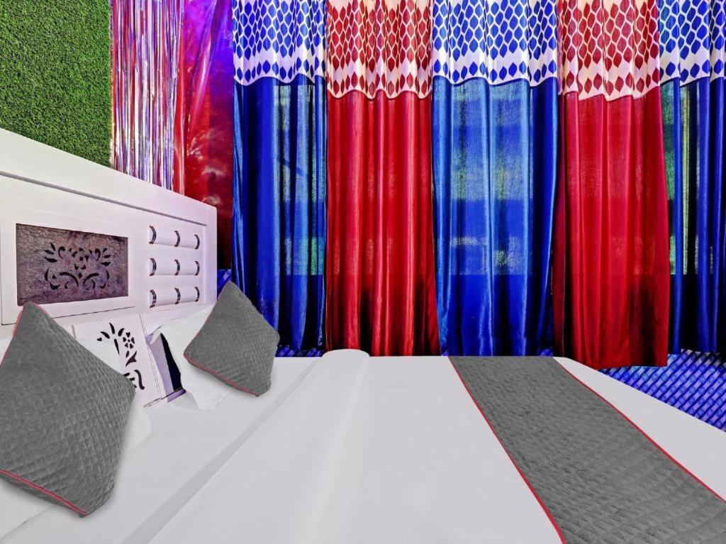 Small Town Hotel *