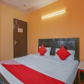 Hotel Small Town Delhi (National Capital Territory of India)